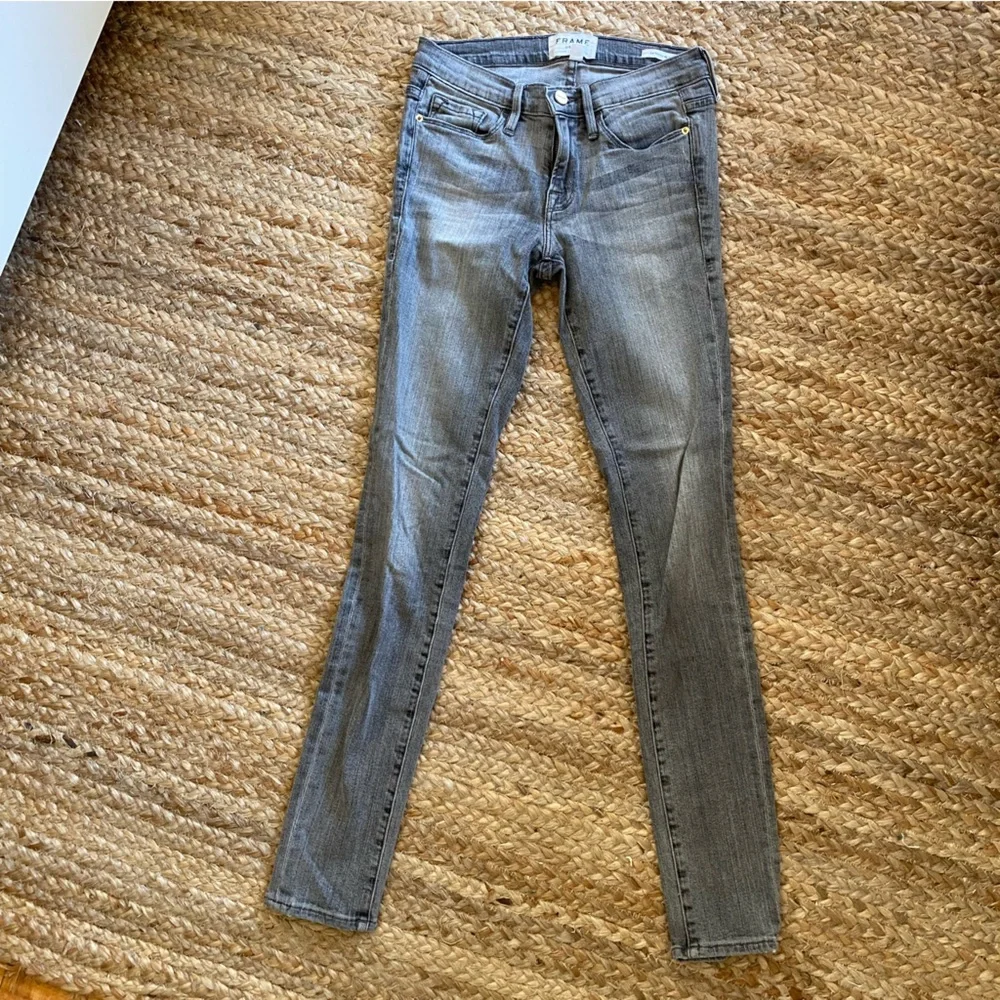 Frame Le Skinny de Jeanne jeans in grey - Picture 2 of 6